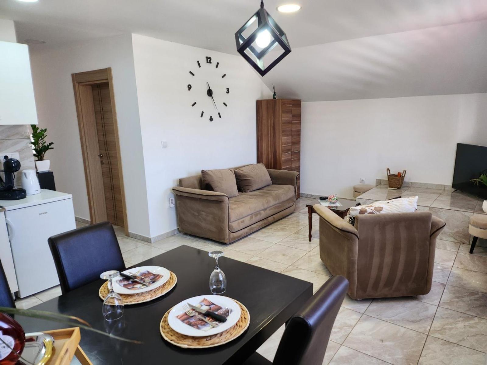 Apartment Gold Lux Surcin