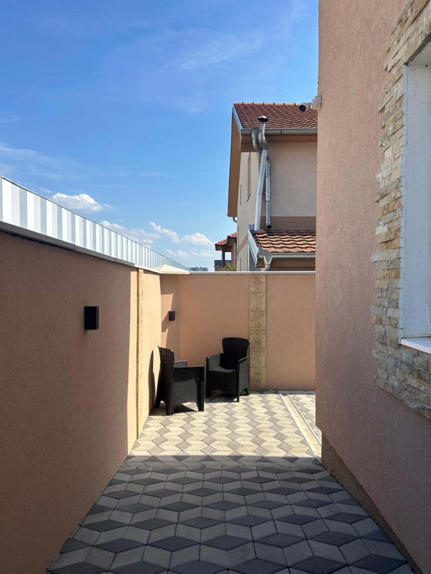 Gold Lux Apartment Surcin